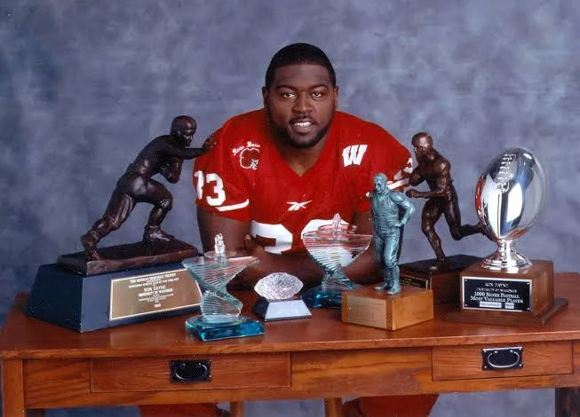 THIS IS THE BEST NEWS WE COULD HOPE FOR: Wisconsin badgers professional football League Legend Ron Dayne has Returns as Senior Coaching Staff In a monumental announcement, Wisconsin badgers Director of Athletics Chris McIntosh family And NFL Community has officially declared that…….