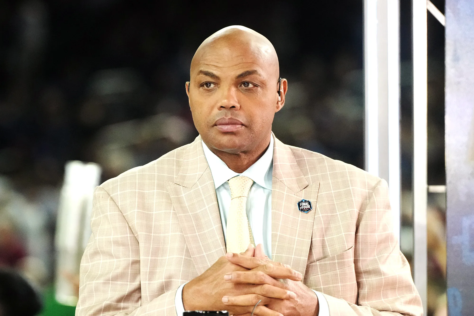 BREAKING NEWS: Excitement Hits PHX Arena stadium as former Phoenix sun legend charles barkley returned to his former team as a senior coaching….see more