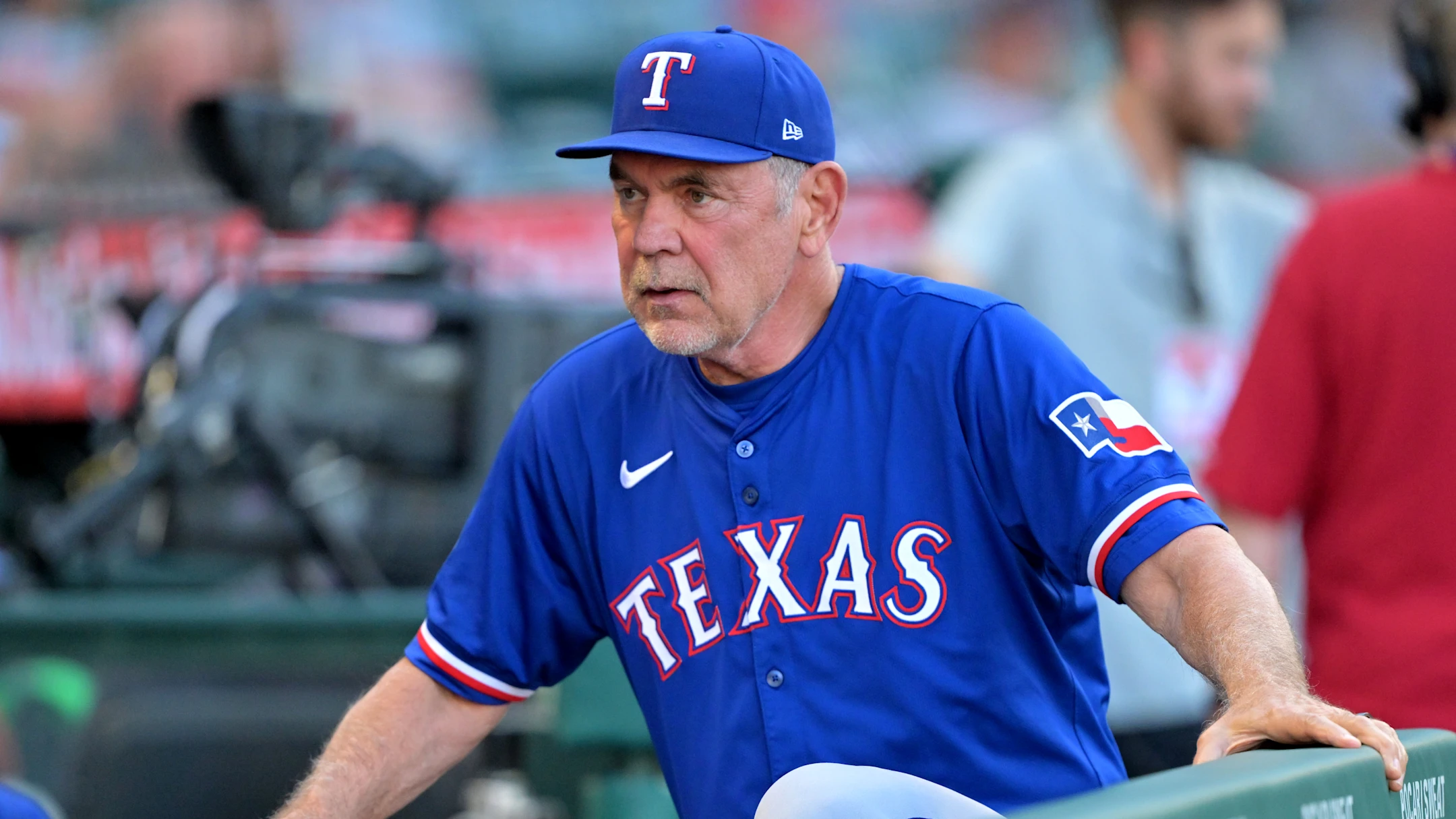 Bruce Bochy is doing everything he can to help SF Giants make the playoffs